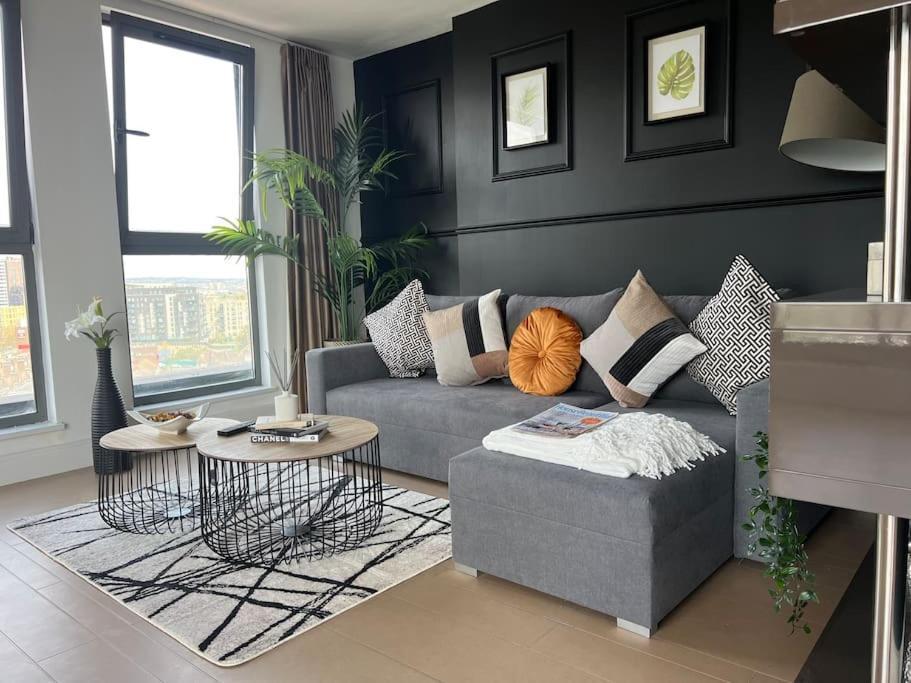 Penthouse In Central Wembley ลอนดอน ภายนอก รูปภาพ