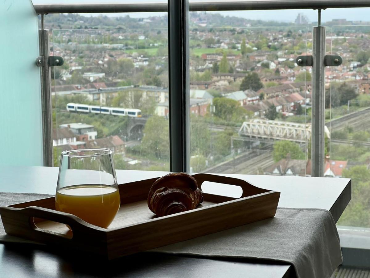 Penthouse In Central Wembley ลอนดอน ภายนอก รูปภาพ
