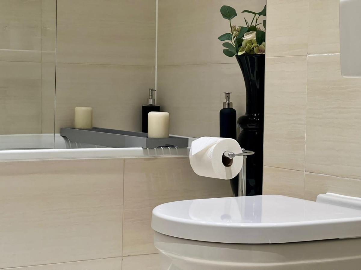 Penthouse In Central Wembley ลอนดอน ภายนอก รูปภาพ